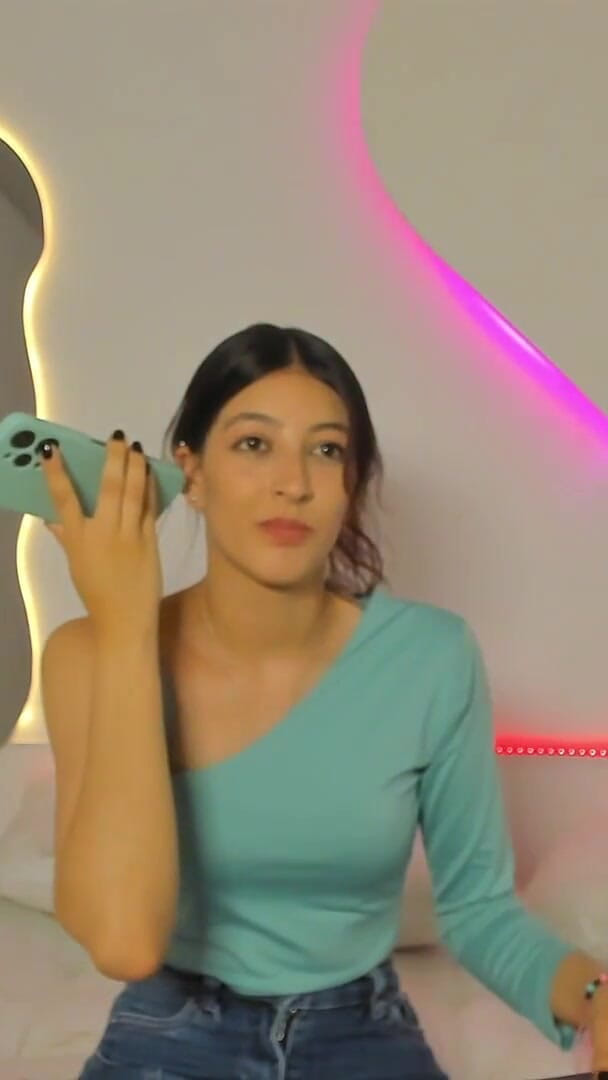 Adhara Hamilton: Quand Je Suis Seul Dans Ma Chambre, Je Veux Me...