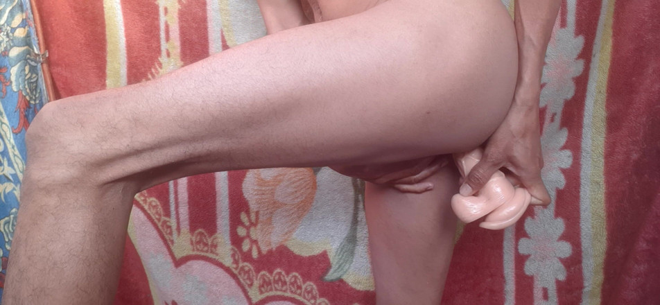 Che: Pria India ngentot pantat pakai dildo sambil berdiri