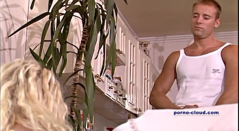 Porno Cloud: Două pule într-o doamnă