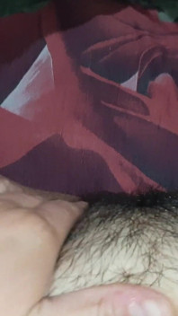 Minha madrasta e eu masturbamos nossas xoxotas em frente uma à outra