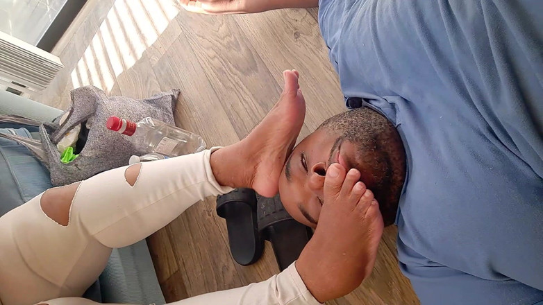 Foot Patrol: Lulusex grandota dominación buenos días pies adoración