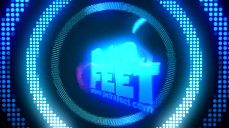 Foot Fetish HD: Petra oils her sexy feet