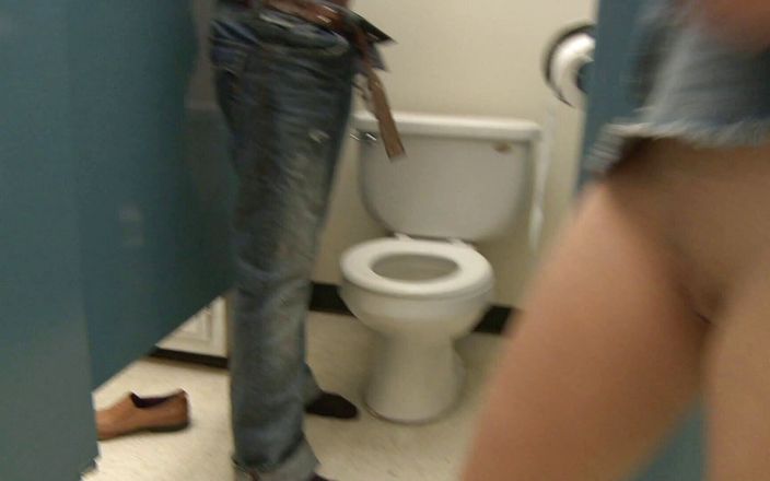 CBD Media: Une jolie adolescente blonde à la chatte étroite se fait baiser à différents...