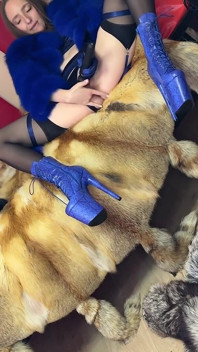 Lesbica pelliccia Fetish scopa con strapon, tonnellate di pelliccia, Enormi schizzi in pelliccia