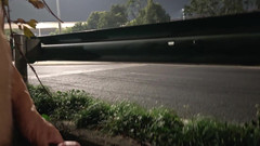 ChineseBisexual: Si masturba nudo sul lato della superstrada di notte