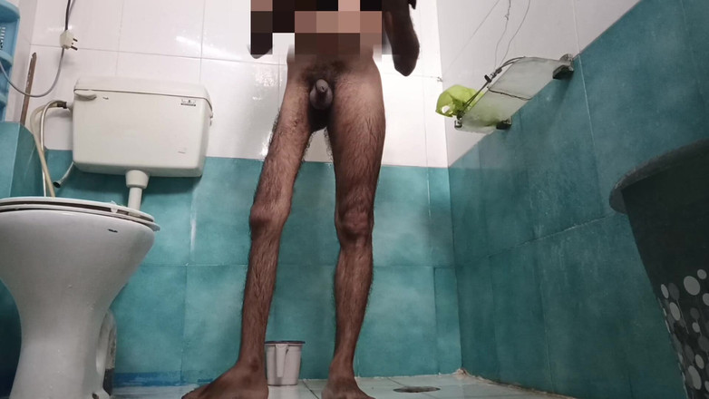 Brijesh 270: Smutsig styvmamma hjälper sin unga pojke i duschen och suger...
