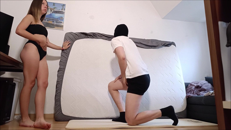 GermanBallsBusted: Barefoot Ballbusting in Bikini