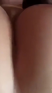 Futută de un penis alb uriaș