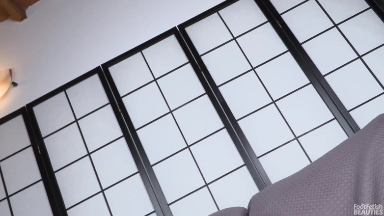 Foot Fetish HD: 발 숭배와 자지를 즐기는 발정난 갈색 머리