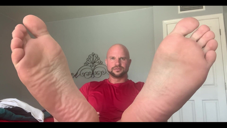 Jasons feet: ‪it’s Bit Weird as You Take My Shoes off