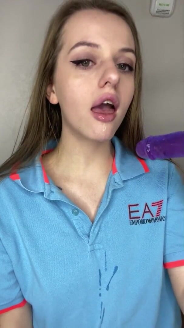 Katy Milligan: Deep suction of a double dildo from a cutie