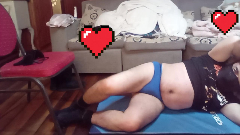 Mois Fantasys: Kölenin karnına tekme atıyor