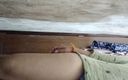 Riya Thakur: Husfru rengör hennes fitta hemma