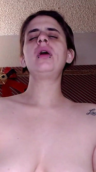 Topless extrema eructar chorros