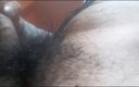 Sex reaction: Latino-mann spielt mit der kamera und masturbiert