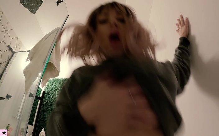 SavvyStar: Chico de la universidad con polla 2