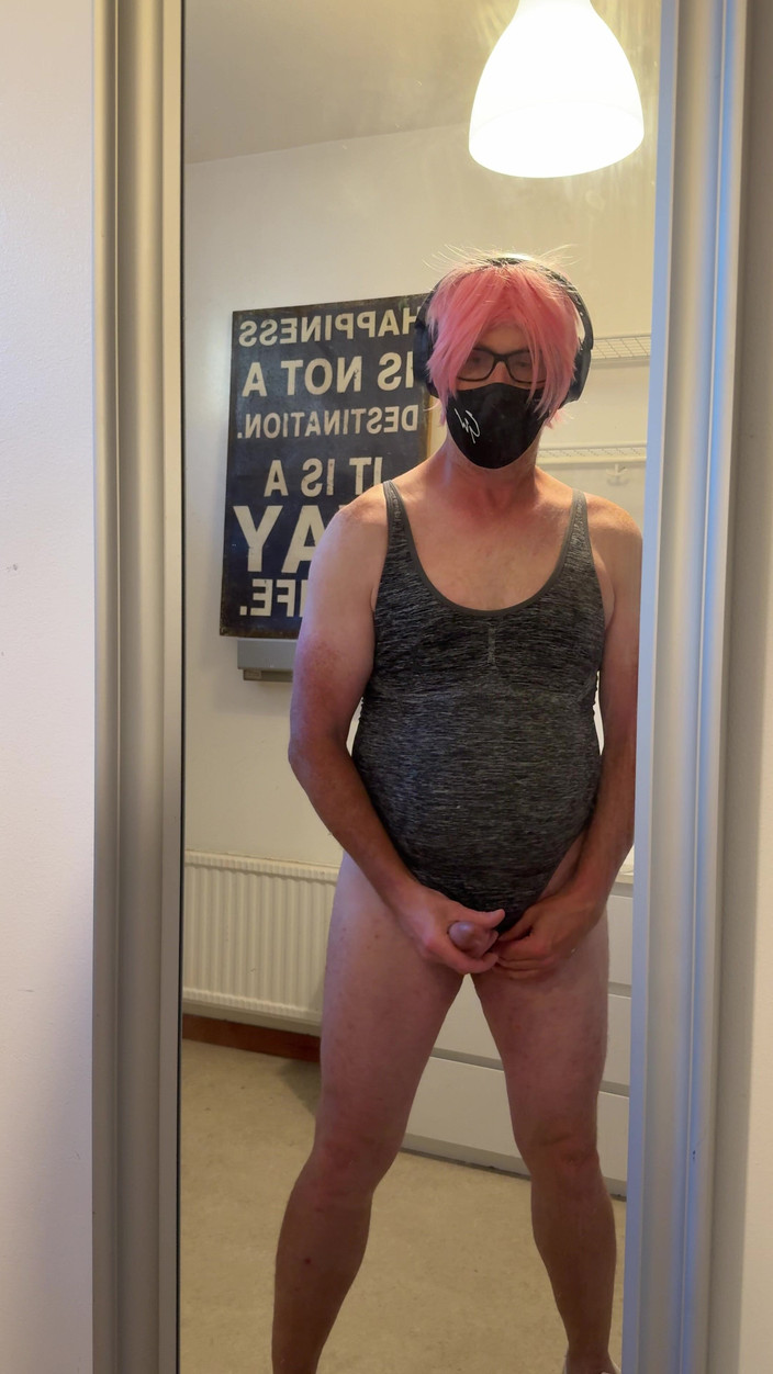 Julia Trans: 镜子，墙上的镜子