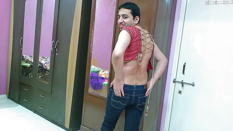 Cute & Nude Crossdresser: Sexy mietje travestiet femboy Zoete lolly in een topje en...