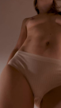 Zůstanete v noci na místě Gigi, abyste udělali extrémní video zblízka jejího zadku s novým fotoaparátem Vivo X200 Ultra fotoaparátem