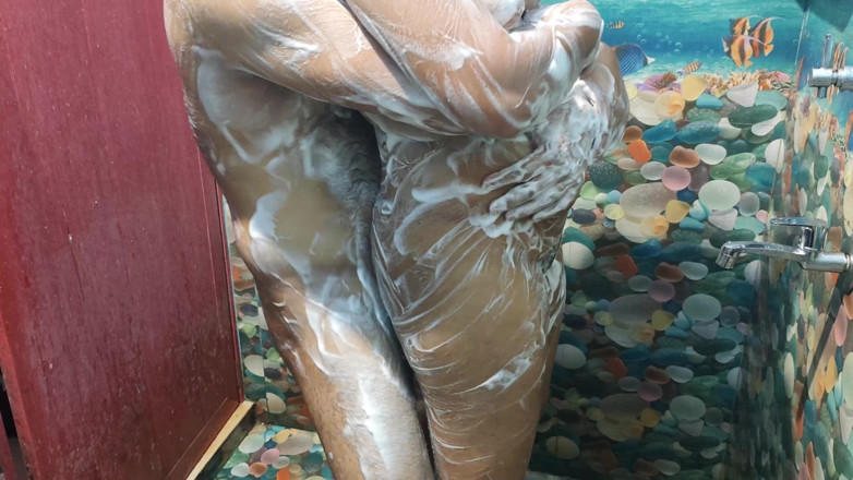 Vaigavarun45: Banyo romantizmi ile elle muamele ans penis götüne sürt