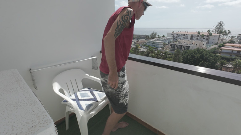 Big dick dadddy: ควยใหญ่เสี่ยงภัยเย็ดนอกบ้านบนระเบียงของฉัน