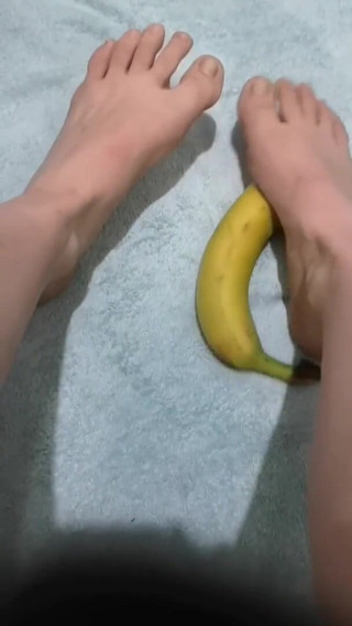 Erotic college: Meine mitbewohnerin mag es, nach dem video bananen zu essen