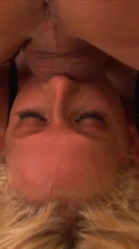 Deepthroat dan dubur untuk si blonde