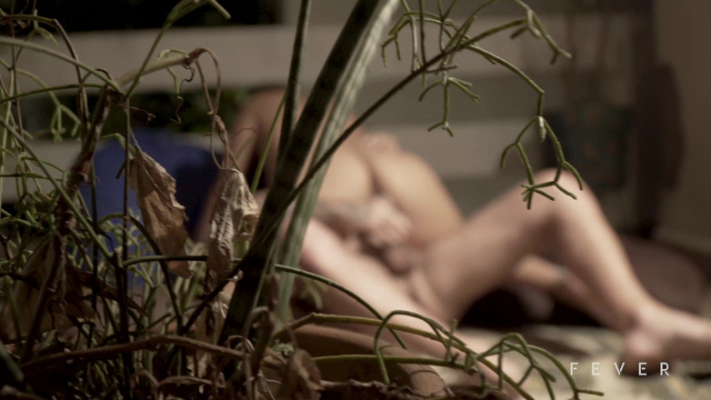 Fever Films: Bruna super hot vuole una cavalcata di cazzo duro e...