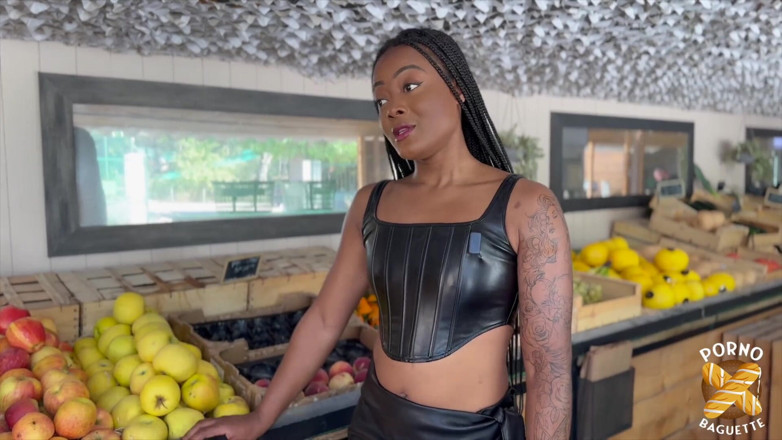 Porno Baguette: Eboni miang dan cantik, dikongkek dengan sangat keras
