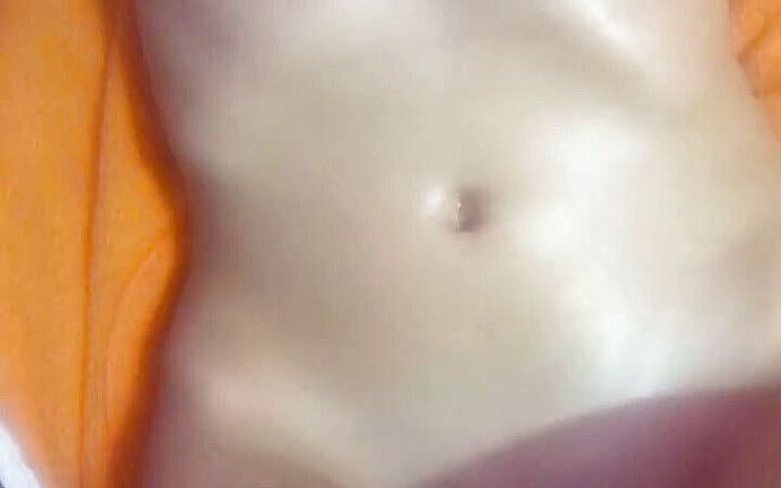 Not White Cat: Estudiante desnuda graba en la webcam