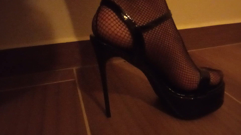 Georgia cross: Fetiș cu picioarele