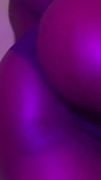 Hot Ebony Babe Shows off Her Twerking Skills Back View