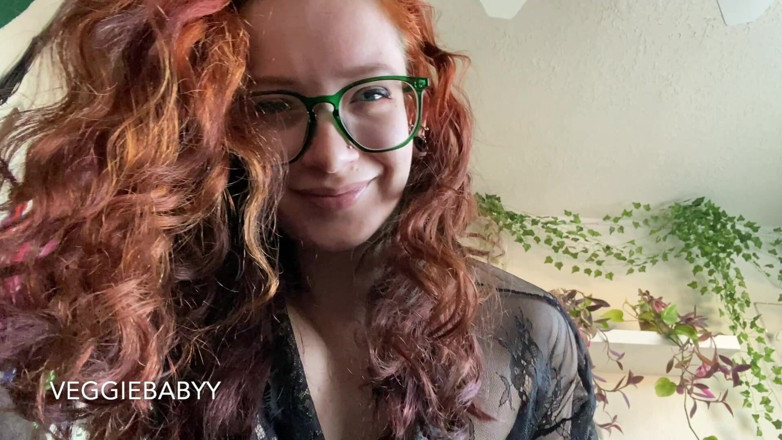 Veggiebabyy: I Spit in Ur Mouth While U Fuck My Hand