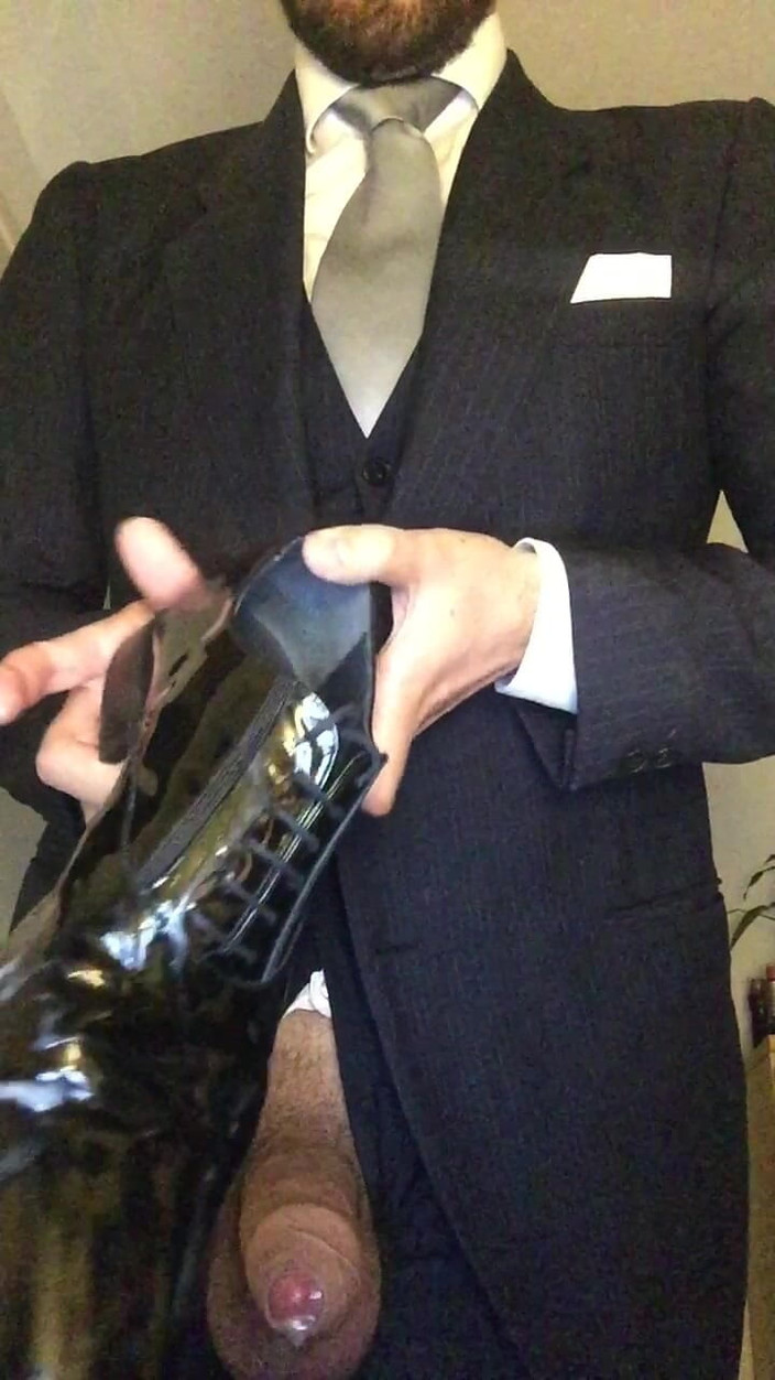 Master Shiny Shoes: CEO가 날카롭게