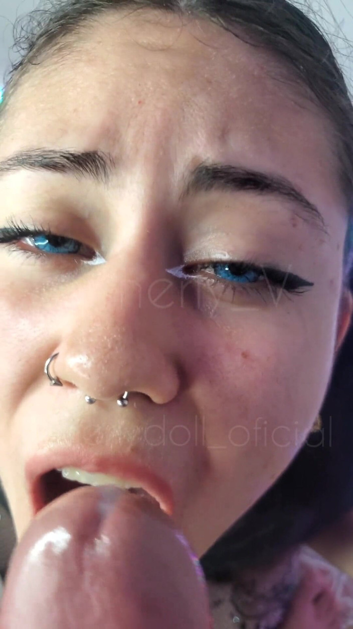 DherlyDoll: La copine de mon ami adore mon sperme, elle avale...