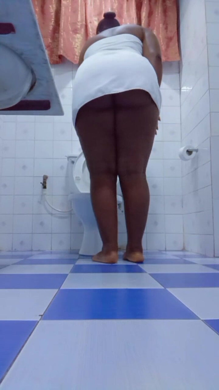 Slutmelly: Fille coquine sous la douche