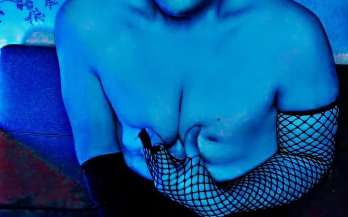Kitty_Cross: Sedutor vampira chique: arrastões e mini saias com talento