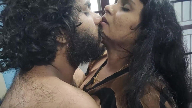 Vaigavarun45: Desi Indian Malayali Couple Nighty Hard Fuck in Bedroom