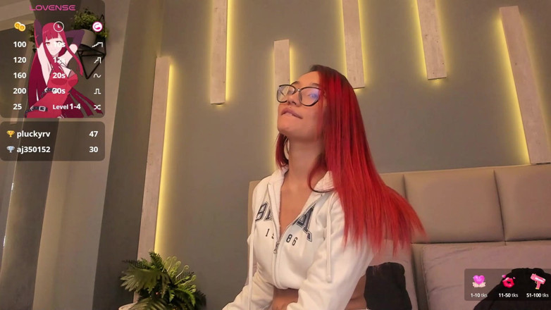 Lia Wood: Red-haired Latina Wants You to Fuck Her Ass Now