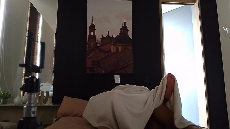 Hot Strawberry: Debajo de la sábana mi ex esposo me hace el...