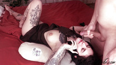 Tattoo Slutwife: Nevěsta milenka deepthroat čůráka mluví po telefonu s ženichem