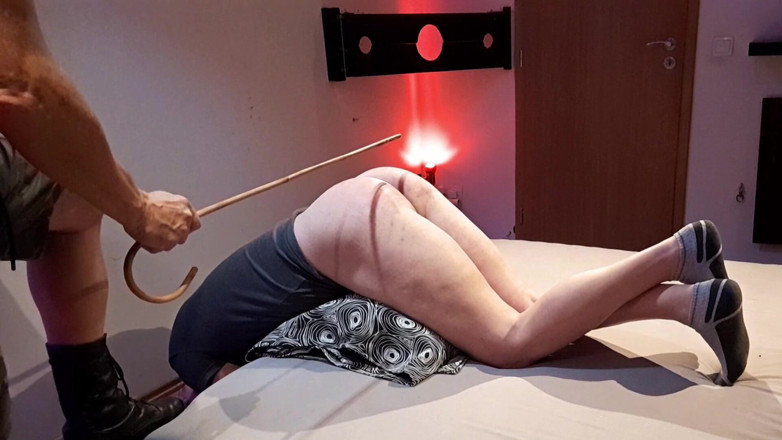 Master Drex: Over edge of bed