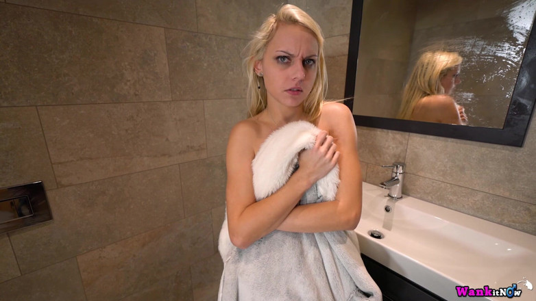 Wank it Now: Chloe Toy - mandi gila pt. 1 - joi