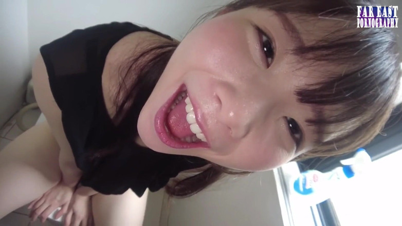 Far East pornography: Ångande T Back Stroll med en första gången utomhus persika...