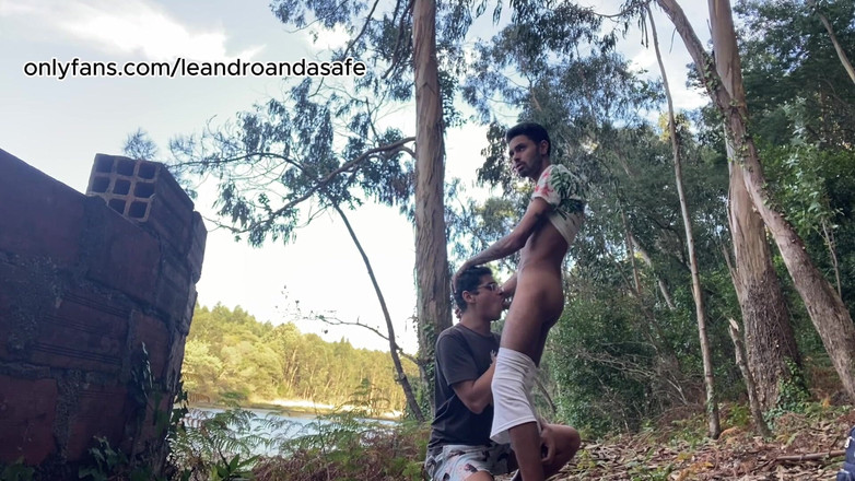 Leandro e Asafe: 把它给了我在树林里发现的陌生人