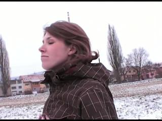 All Those Girlfriends: フランは冬の寒さで彼女の体を示しています