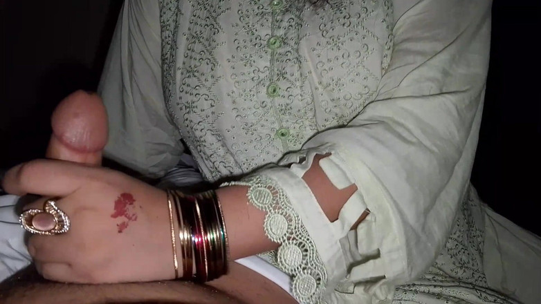 QueenbeautyQB: En la noche suegro follando a su bahu rani duro,...