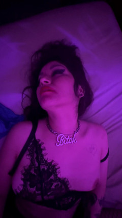 Janes Bedroom: Miluji, když mi táta dává několik orgasmů