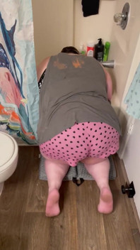 MILF Shaking Her Ass