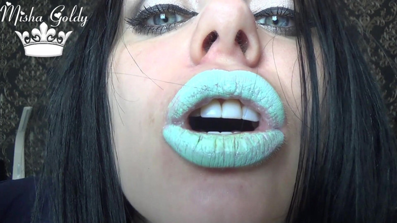 Goddess Misha Goldy: Mein glamouröser blauer lippenstift